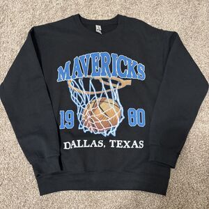Dallas Mavericks Basketball Graphic Sweatshirt